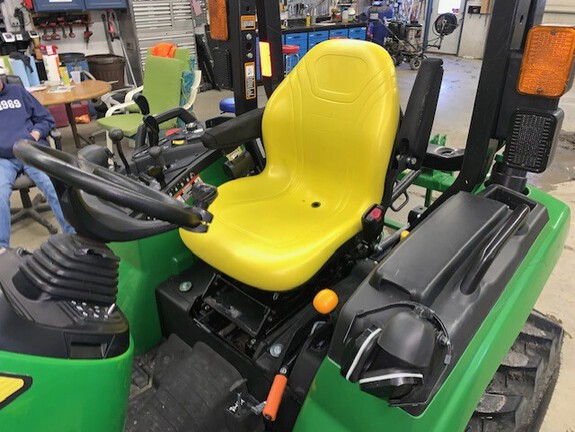 2018 John Deere 2032R Tractor Compact