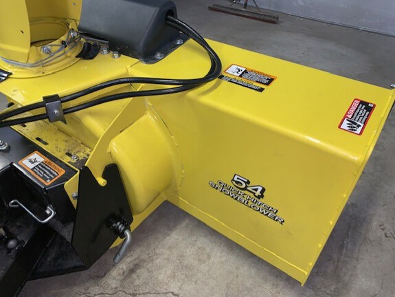 2023 John Deere 2025R Tractor Compact