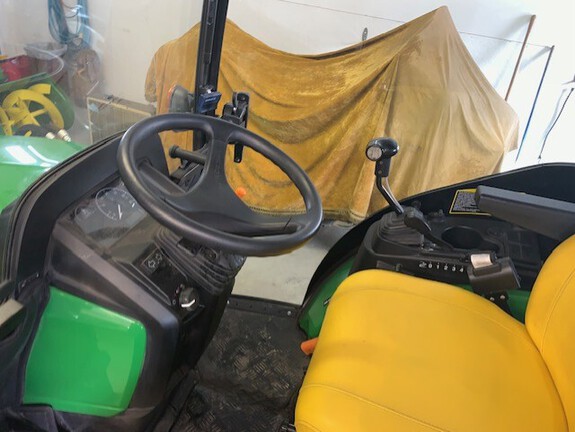 2023 John Deere 2025R Tractor Compact