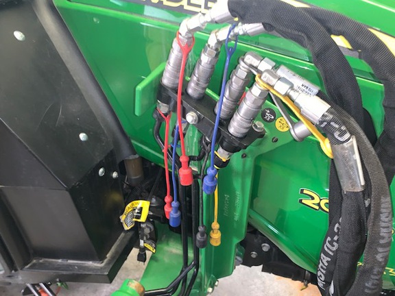 2023 John Deere 2025R Tractor Compact