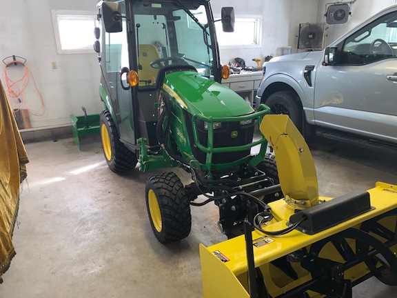 2023 John Deere 2025R Tractor Compact