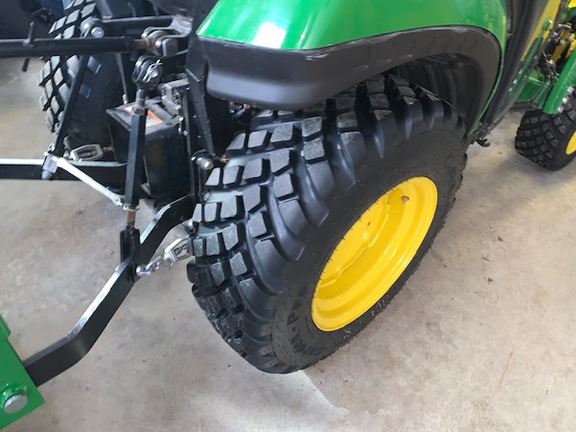 2023 John Deere 2025R Tractor Compact