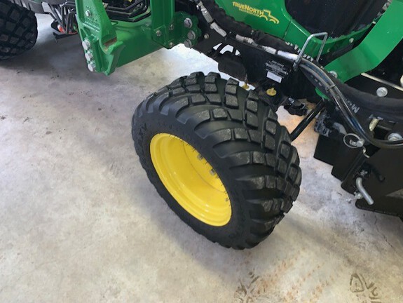 2023 John Deere 2025R Tractor Compact