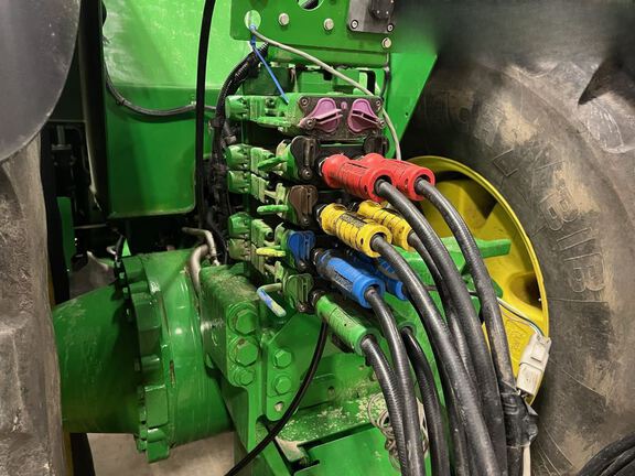 2015 John Deere 9520R Tractor 4WD