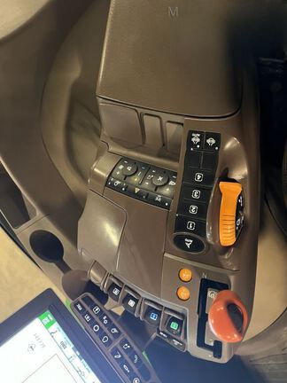 2015 John Deere 9520R Tractor 4WD