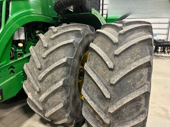 2015 John Deere 9520R Tractor 4WD