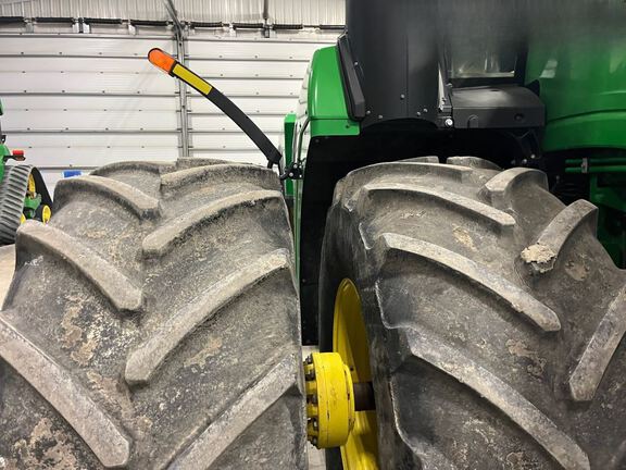 2015 John Deere 9520R Tractor 4WD