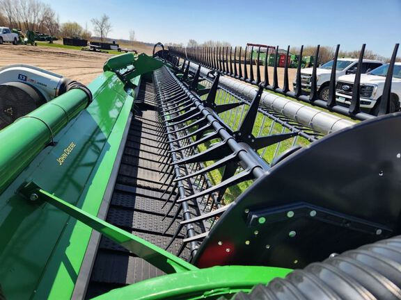 2024 John Deere RD40F Header Combine