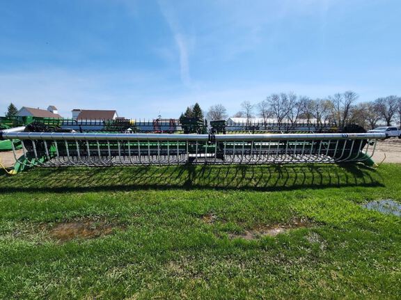 2024 John Deere RD40F Header Combine