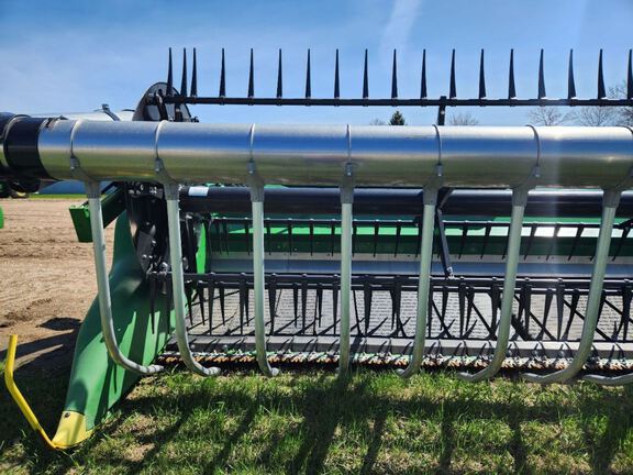 2024 John Deere RD40F Header Combine