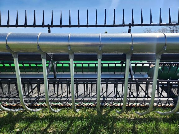 2024 John Deere RD40F Header Combine