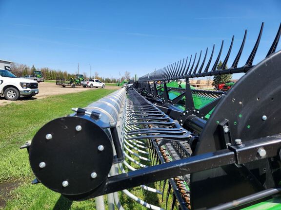 2024 John Deere RD40F Header Combine