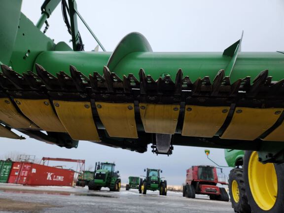 2010 John Deere 635F Header Combine