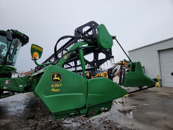 2010 John Deere 635F Header Combine