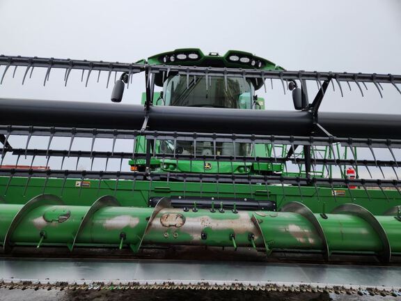 2010 John Deere 635F Header Combine