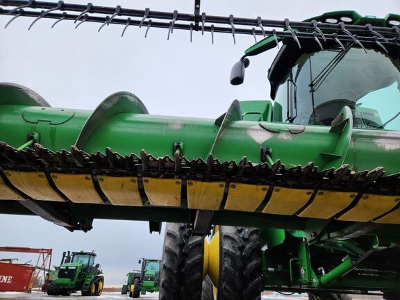 2010 John Deere 635F Header Combine