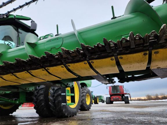 2010 John Deere 635F Header Combine