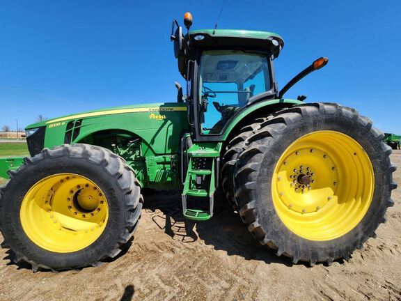 2014 John Deere 8335R Tractor