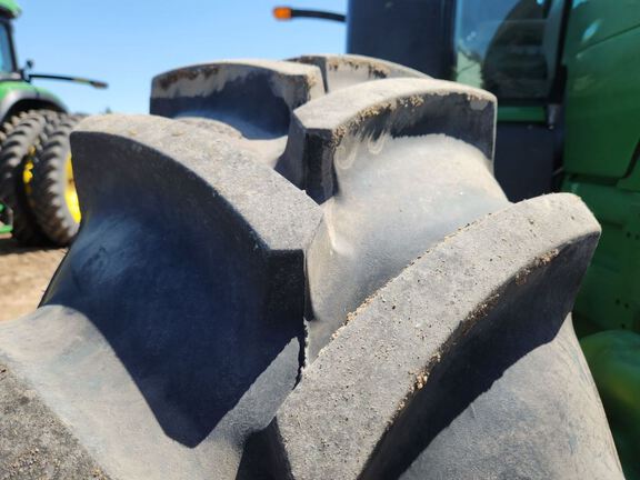 2014 John Deere 8335R Tractor