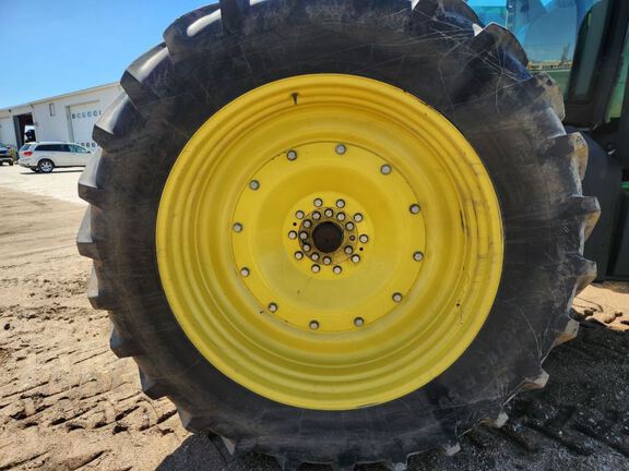 2014 John Deere 8335R Tractor