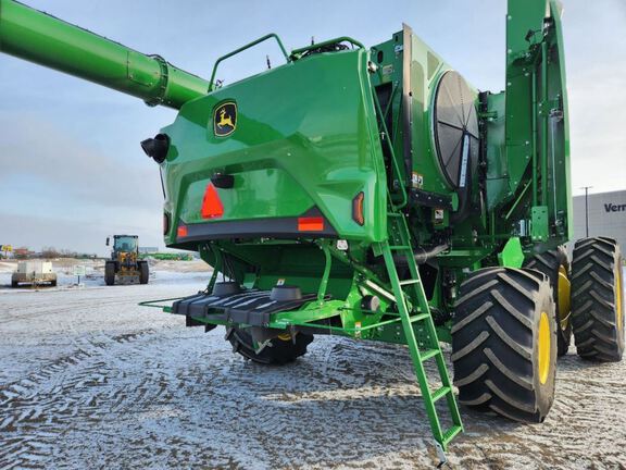 2025 John Deere S7 800 Combine
