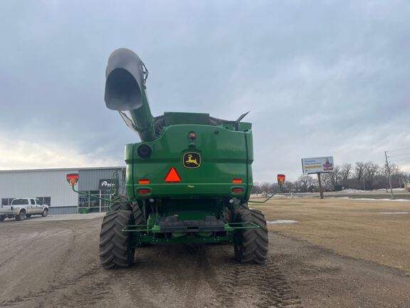 2019 John Deere S780 Combine