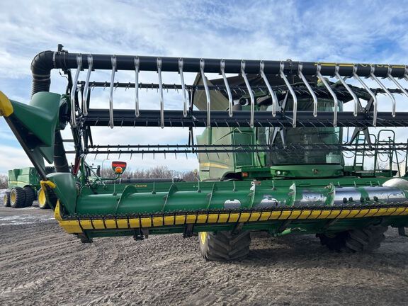 2020 John Deere 630F Header Combine