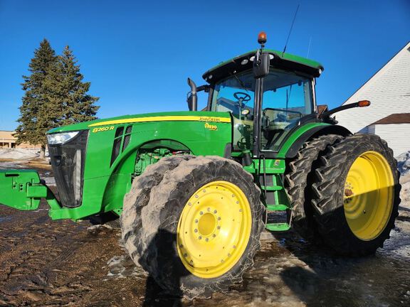 2013 John Deere 8260R Tractor