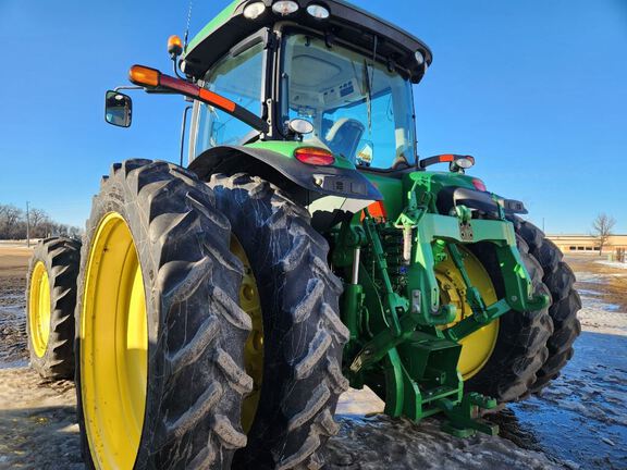 2013 John Deere 8260R Tractor