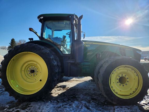 2013 John Deere 8260R Tractor