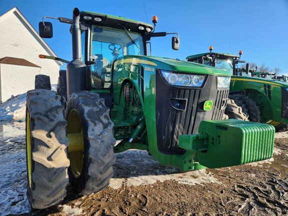2013 John Deere 8260R Tractor