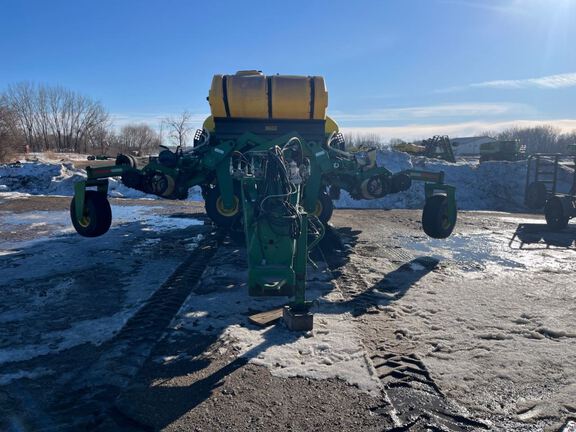 2009 Misc 24R22 Planter