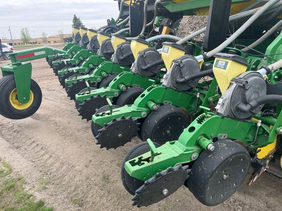 2009 Misc 24R22 Planter