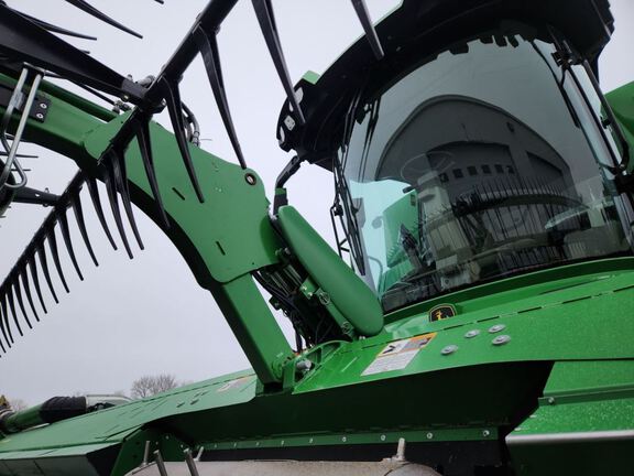 2023 John Deere RD40F Header Combine
