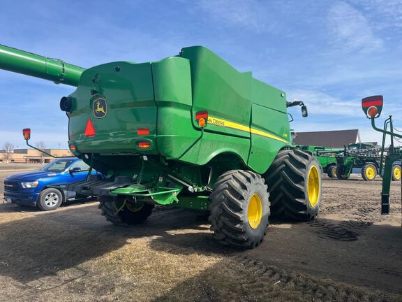 2023 John Deere S780 Combine