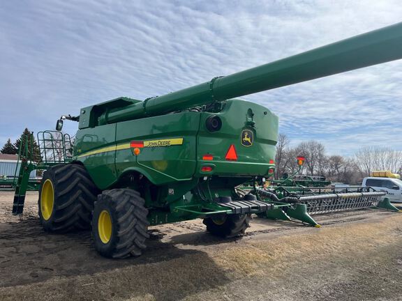 2022 John Deere S780 Combine
