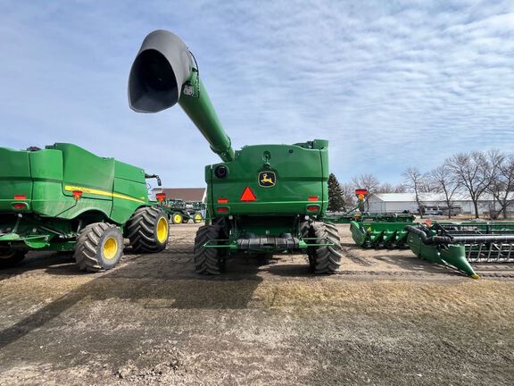 2022 John Deere S780 Combine