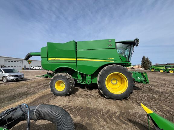 2022 John Deere S780 Combine