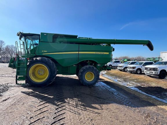 2023 John Deere S780 Combine