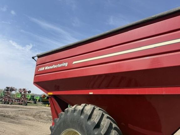 J&M 875-18 Grain Cart