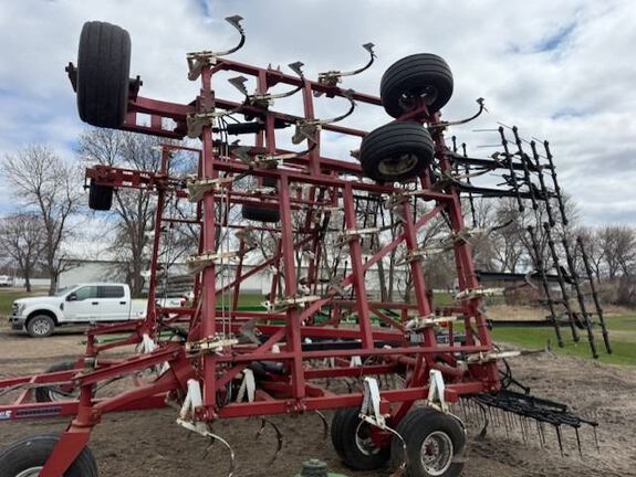 Wil-Rich QUAD 5 Field Cultivator