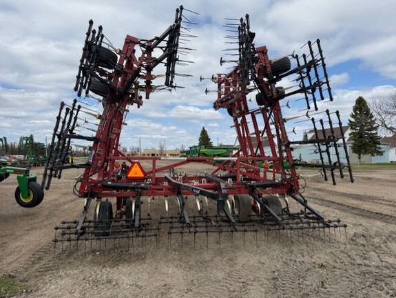 Wil-Rich QUAD 5 Field Cultivator