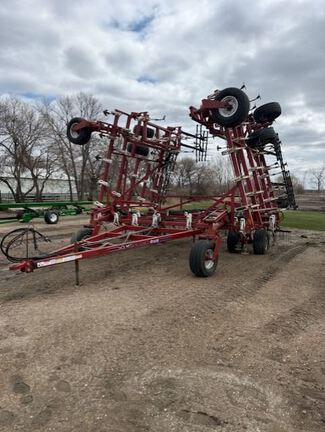 Wil-Rich QUAD 5 Field Cultivator