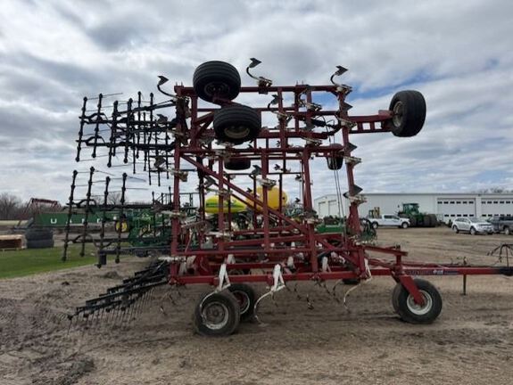Wil-Rich QUAD 5 Field Cultivator