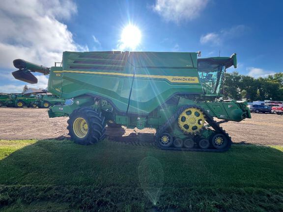 2023 John Deere X9 1100 Combine