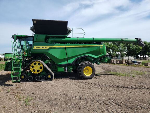 2023 John Deere X9 1100 Combine