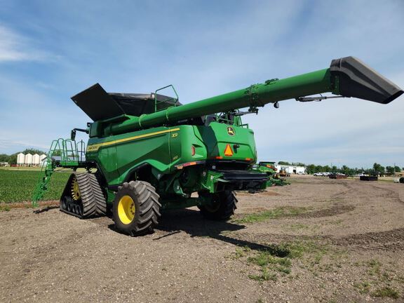 2023 John Deere X9 1100 Combine