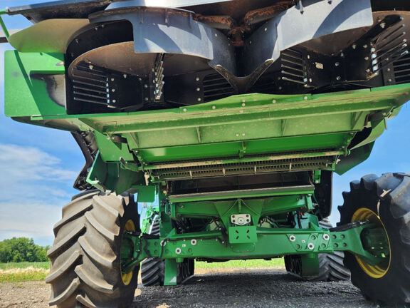 2023 John Deere X9 1100 Combine