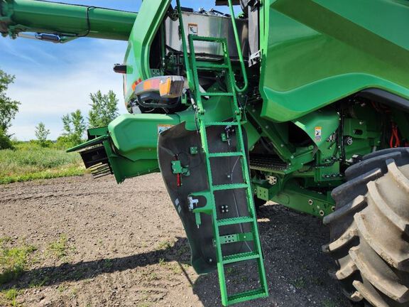 2023 John Deere X9 1100 Combine