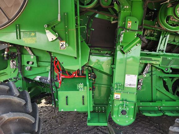 2023 John Deere X9 1100 Combine